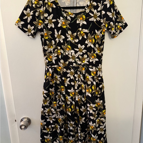 LuLaRoe Dresses & Skirts - LuLaRoe Amelia Dress - Small